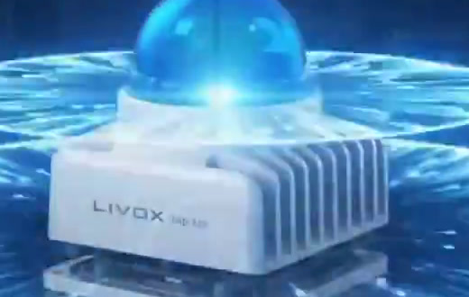 — 白色机身带 LIVOX 标识 + 光环特效,唯一有品牌露出的一张